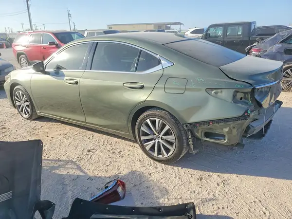 58ABZ1B11KU049735 2019 LEXUS ES - Image 2