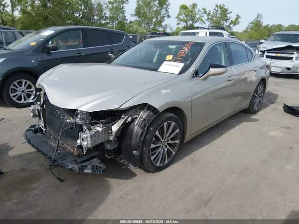 58ABZ1B12KU003735 2019 LEXUS ES - Image 2