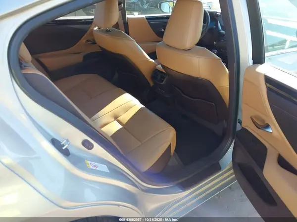 58ABZ1B12KU004660 2019 LEXUS ES - Image 8