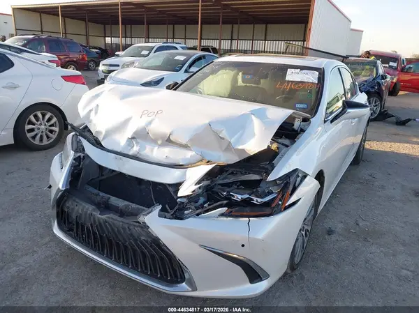 58ABZ1B12KU010488 2019 LEXUS ES - Image 2
