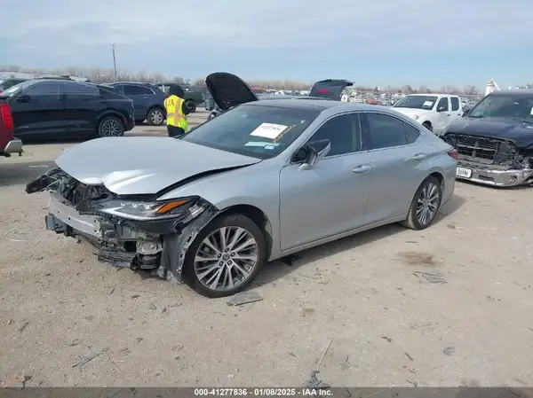 58ABZ1B12KU017330 2019 LEXUS ES - Image 2