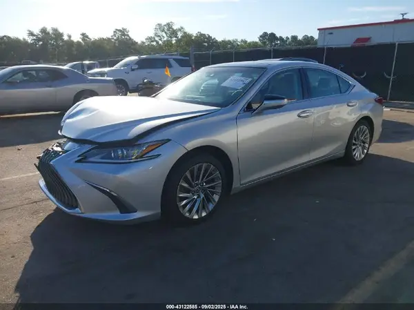58ABZ1B12KU017943 2019 LEXUS ES - Image 2
