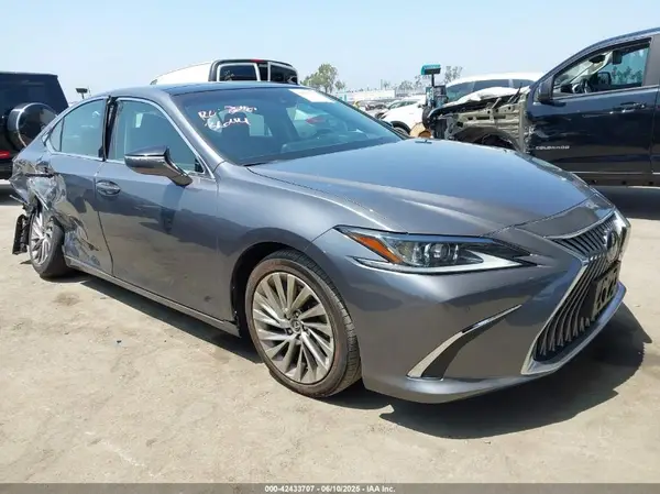58ABZ1B12KU020065 2019 LEXUS ES - Image 1