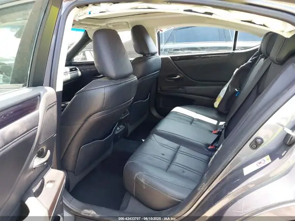 58ABZ1B12KU020065 2019 LEXUS ES - Image 8