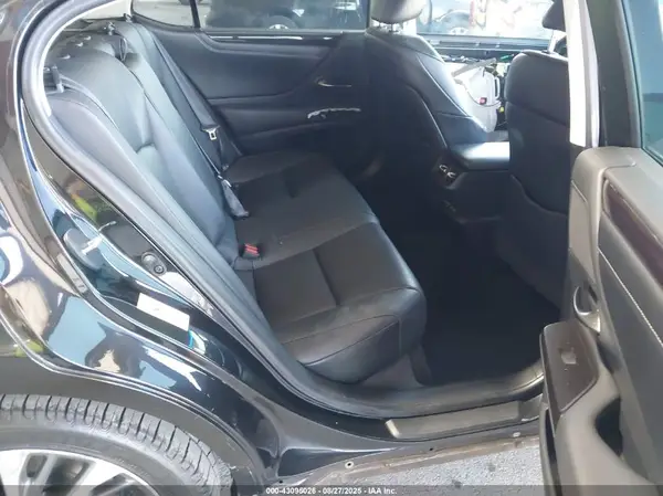 58ABZ1B12KU021443 2019 LEXUS ES - Image 8