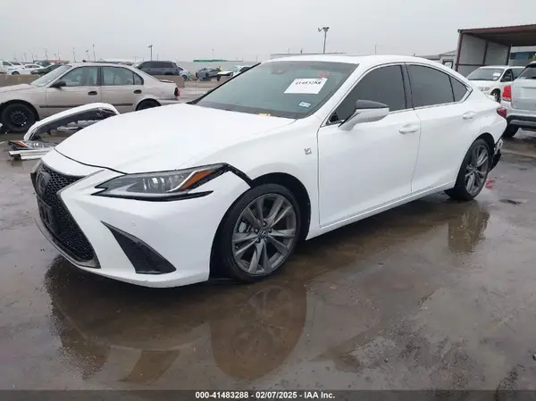 58ABZ1B12KU021667 2019 LEXUS ES - Image 2