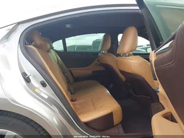 58ABZ1B12KU021670 2019 LEXUS ES - Image 8