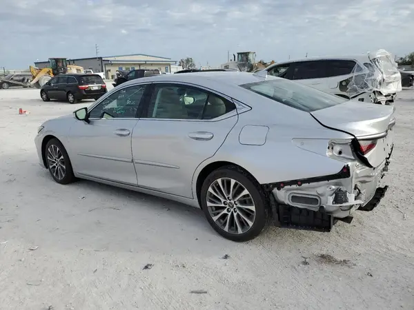 58ABZ1B12KU022432 2019 LEXUS ES - Image 2