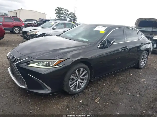 58ABZ1B12KU028604 2019 LEXUS ES - Image 2