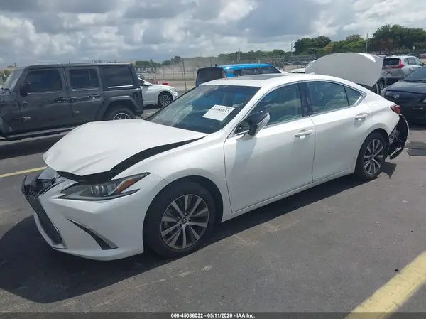 58ABZ1B12KU031213 2019 LEXUS ES - Image 2