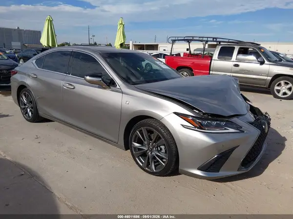 58ABZ1B12KU037495 2019 LEXUS ES - Image 1