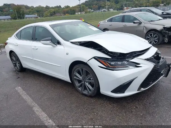 58ABZ1B12KU048500 2019 LEXUS ES - Image 1