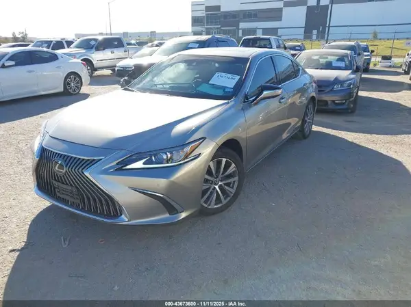 58ABZ1B12KU049016 2019 LEXUS ES - Image 2