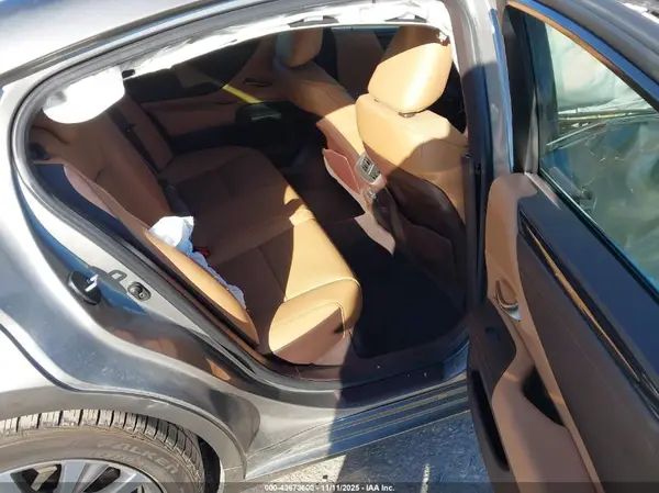 58ABZ1B12KU049016 2019 LEXUS ES - Image 8