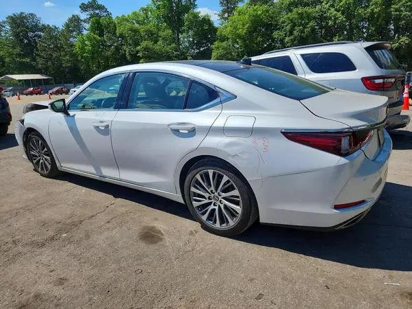 58ABZ1B13KU007826 2019 LEXUS ES - Image 2