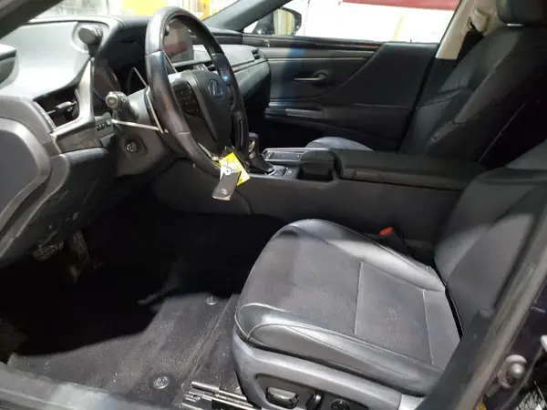58ABZ1B13KU015148 2019 LEXUS ES - Image 1