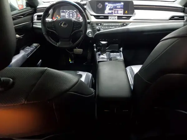 58ABZ1B13KU015148 2019 LEXUS ES - Image 2