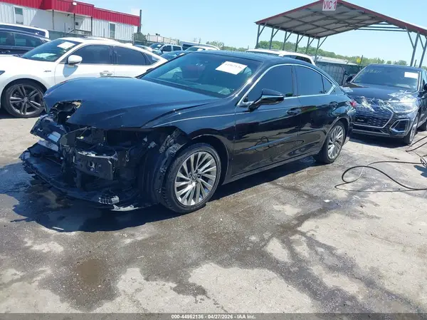 58ABZ1B13KU025825 2019 LEXUS ES - Image 2