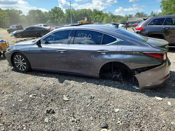58ABZ1B13KU030720 2019 LEXUS ES - Image 2