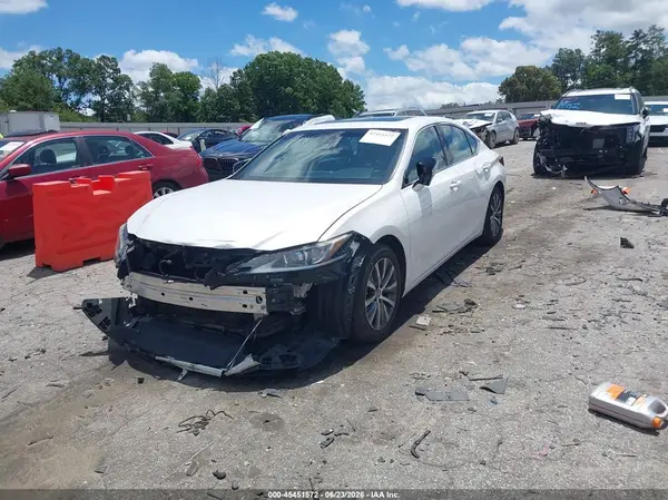 58ABZ1B13KU031768 2019 LEXUS ES - Image 2