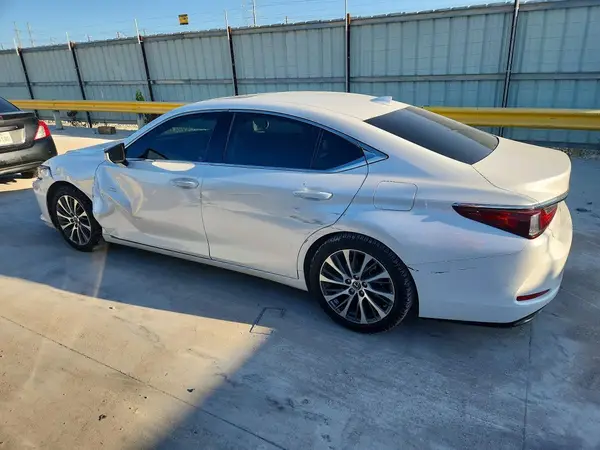 58ABZ1B13KU036968 2019 LEXUS ES - Image 2