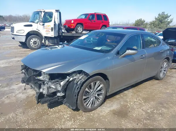 58ABZ1B13KU044696 2019 LEXUS ES - Image 2