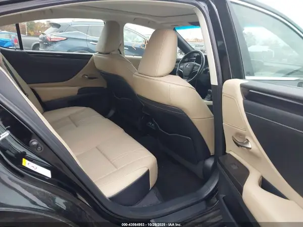 58ABZ1B13KU046657 2019 LEXUS ES - Image 8