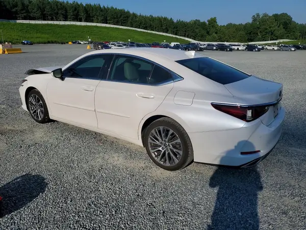 58ABZ1B14KU002635 2019 LEXUS ES - Image 2