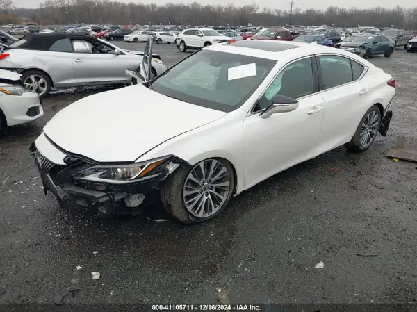58ABZ1B14KU004840 2019 LEXUS ES - Image 2