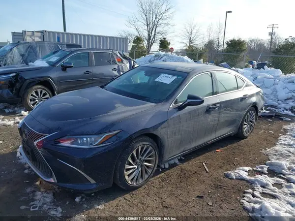 58ABZ1B14KU005602 2019 LEXUS ES - Image 2