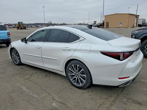 58ABZ1B14KU010296 2019 LEXUS ES - Image 2