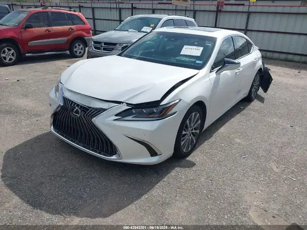 58ABZ1B14KU010900 2019 LEXUS ES - Image 2