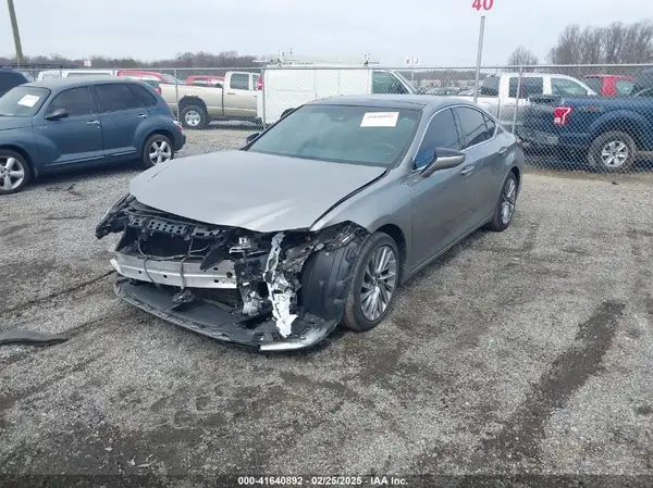 58ABZ1B14KU012064 2019 LEXUS ES - Image 2