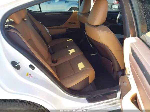 58ABZ1B14KU016874 2019 LEXUS ES - Image 8