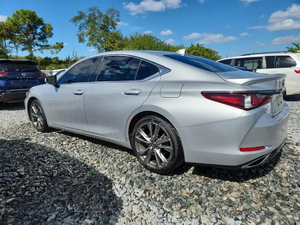 58ABZ1B14KU019922 2019 LEXUS ES - Image 2