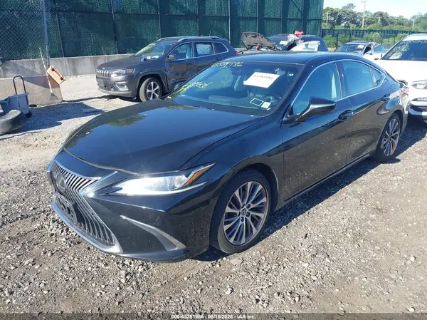 58ABZ1B14KU024988 2019 LEXUS ES - Image 2
