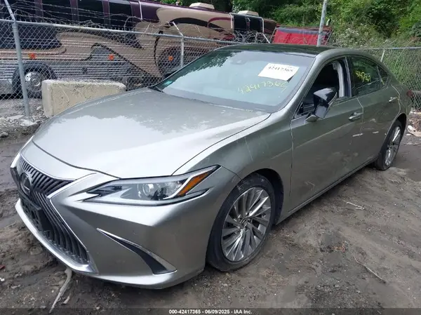 58ABZ1B14KU025851 2019 LEXUS ES - Image 2