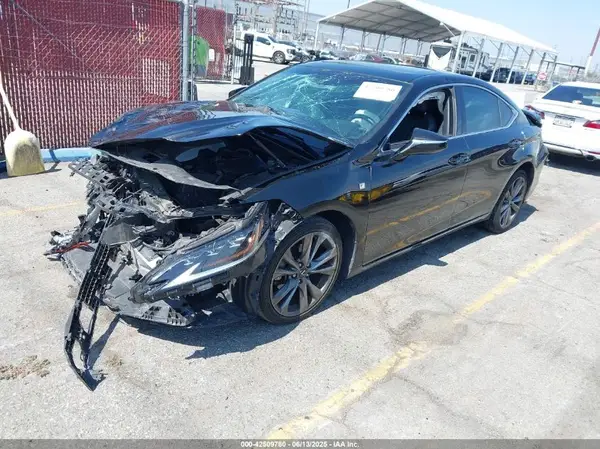 58ABZ1B14KU027650 2019 LEXUS ES - Image 2