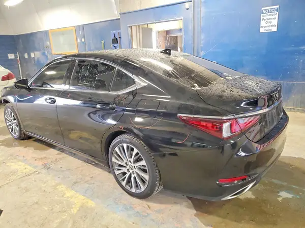 58ABZ1B14KU029141 2019 LEXUS ES - Image 2