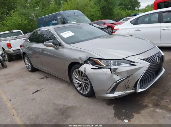 58ABZ1B14KU030063 2019 LEXUS ES - Image 1