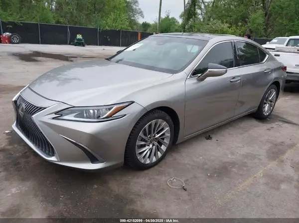 58ABZ1B14KU030063 2019 LEXUS ES - Image 2