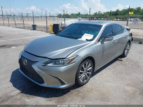 58ABZ1B14KU035960 2019 LEXUS ES - Image 2