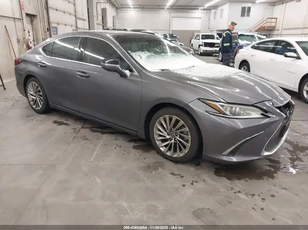 58ABZ1B14KU038602 2019 LEXUS ES - Image 1
