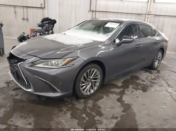 58ABZ1B14KU038602 2019 LEXUS ES - Image 2
