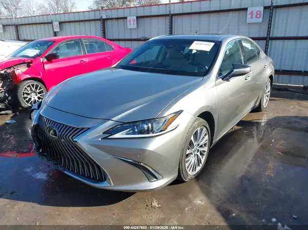 58ABZ1B14KU038907 2019 LEXUS ES - Image 2