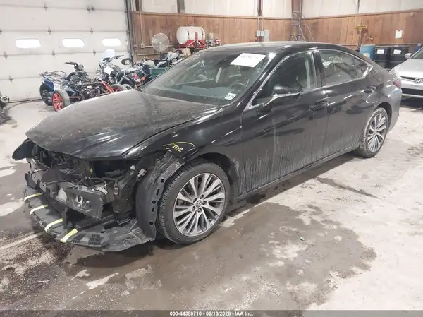 58ABZ1B14KU050961 2019 LEXUS ES - Image 2