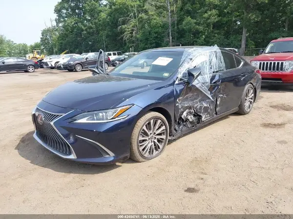58ABZ1B15KU015331 2019 LEXUS ES - Image 2