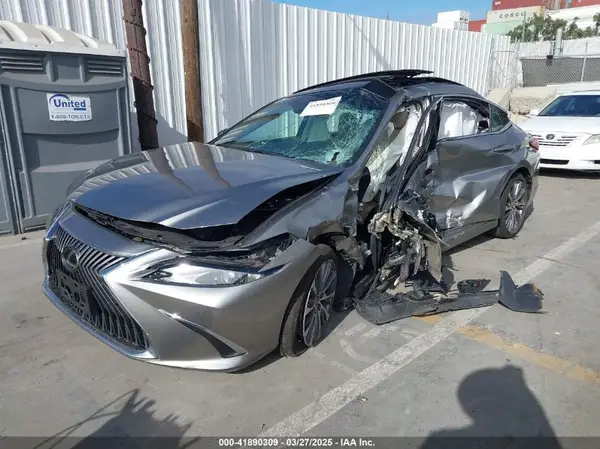 58ABZ1B15KU025163 2019 LEXUS ES - Image 2