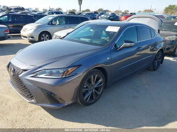 58ABZ1B15KU027365 2019 LEXUS ES - Image 2
