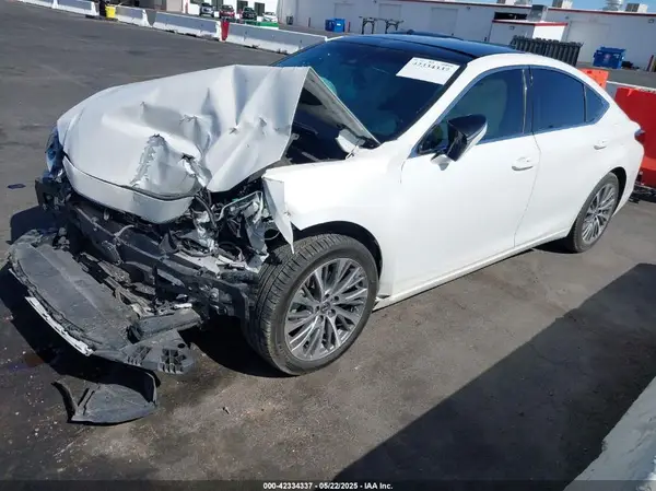 58ABZ1B15KU032601 2019 LEXUS ES - Image 2